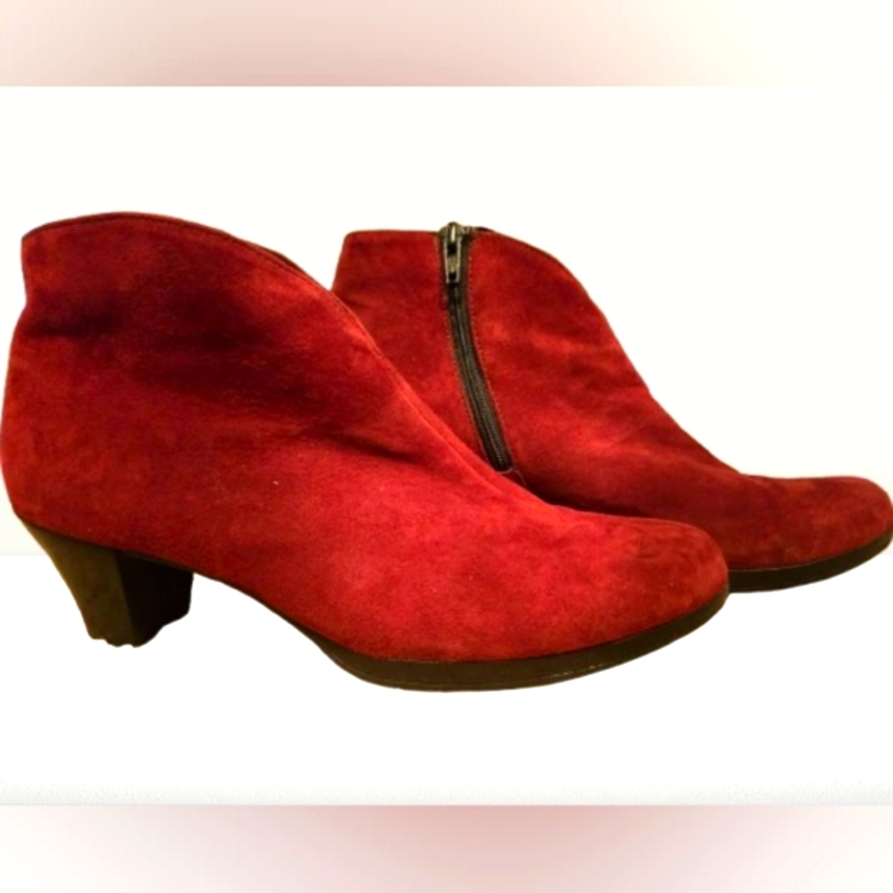 Munro Red Suede Ankle Booties with Chunky Heel